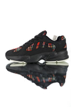 Load image into Gallery viewer, Adidas YEEZY700 Absolute Vintage Sneaker - Black